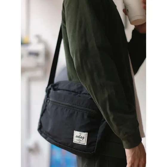 Sobag sobag cor sólida leve japonês mensageiro Commuter pequeno quadrado saco masculino Casual literário repelente de ág