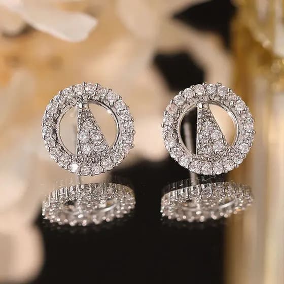 Brincos de zircônia Micro-incrustados com diamante completo e luz em forma de torre, temperamento requintado para mulher