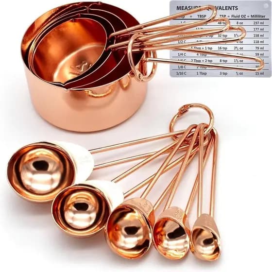 Conjunto de 8 Copos e Colheres Medidoras de Cobre e Aço Inoxidável com Medidas Gravadas, Bicos para Servir e Acabamento