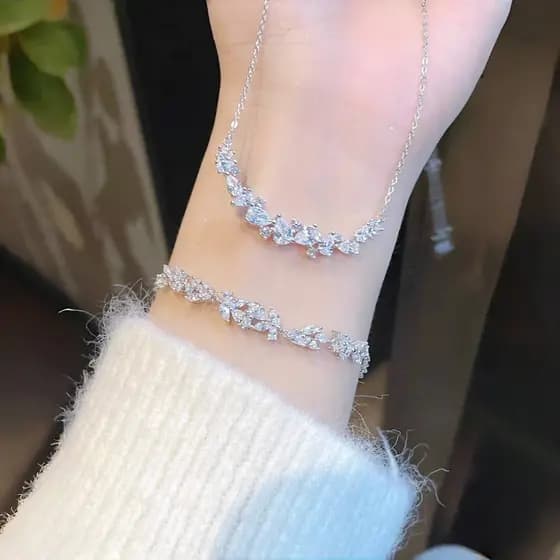 Pulseira Sorriso Estilo Zhao Yingzi com Flor de Glicínia para Mulheres, Luxo Leve, Exclusiva, Requintada, de Alta Qualid