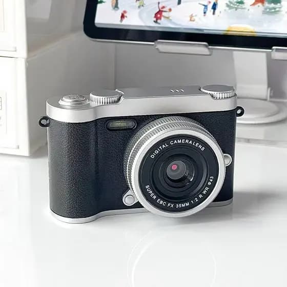Esta nova câmera digital retrô com sensor CCD e resolução 4K apresenta corpo compacto e portátil