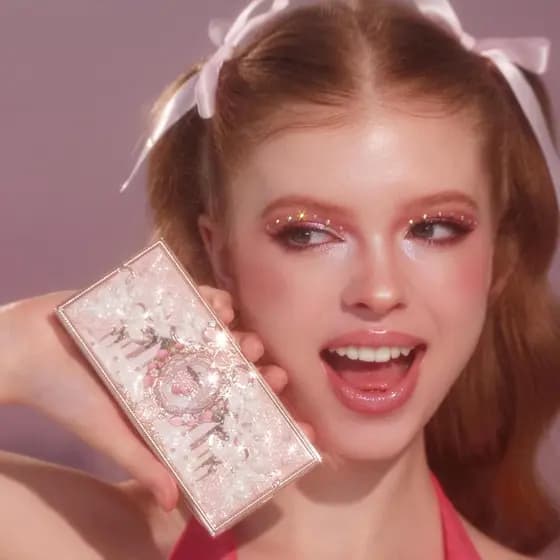 Paleta De Maquiagem Flower Knows Strawberry Cupid , Facial Rosa Com 5 Tons Foscos + 2 Brilhantes , Multifuncional Fofa E