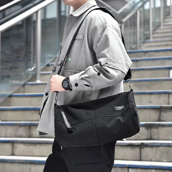 Moda na moda bolsa de ombro masculina na moda 2025 novo estilo lona saco do mensageiro simples Casual moda cilindro saco