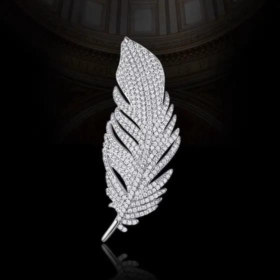 Broche elegante de penas, moda feminina de alta qualidade, design de broche estiloso e único, broche de nicho, acessório