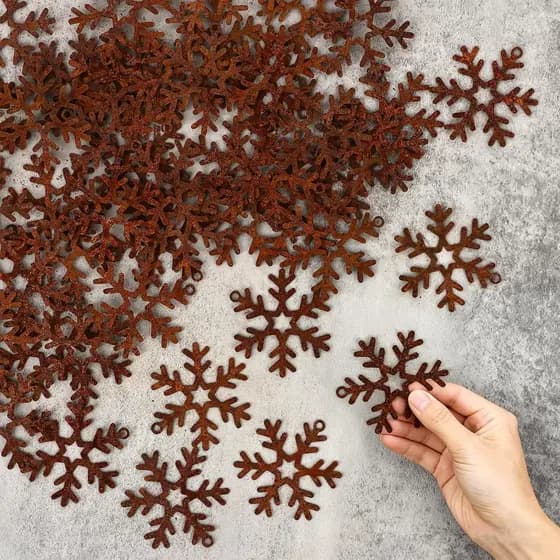 Conjunto de 80 Peças de Enfeites de Inverno em Metal Rústico com Flocos de Neve - Decoração de Inverno Vintage em Liga d