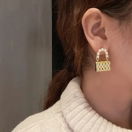 | kit brinco aço inoxidável | 【cartelas de brincos feminino】 ✧Temperamento moda saco pérola brincos único francês Retro