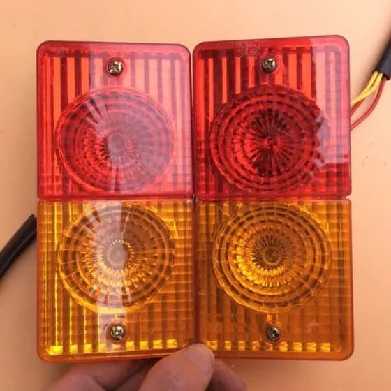 Conjunto de lâmpada de luz traseira de duas seções para triciclo, luz de sinalização universal, luz de freio, luz de cir