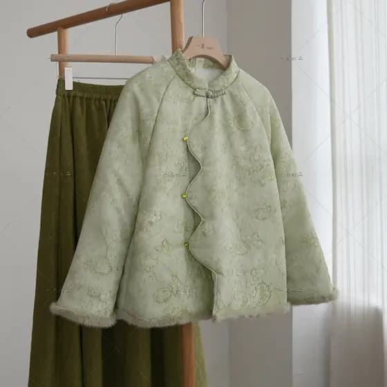 Jaqueta feminina de design original, cheia de frescor e charme juvenil, modelo 5443, desenhada por um designer junior, e