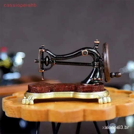 1:12 Miniatura Casa de Bonecas Máquina de Costura Vintage Mobiliário Modelo Brinquedo Decoração