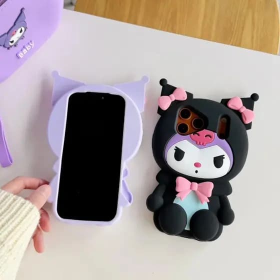Capa de Telefone Kuromi em Posição Sentada para iPhone 17/16/15/14, Capa Protetora de Silicone para 17 ProMax