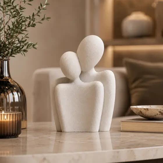 Escultura Casal Abraço Decoração Moderna – Amor, União e Elegância | Decoração Moderna para Sala