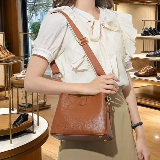 Francês MKDN saco feminino 2026 novo estilo temperamento moda feminina saco All-Match um ombro cruz-corpo pequeno quadra