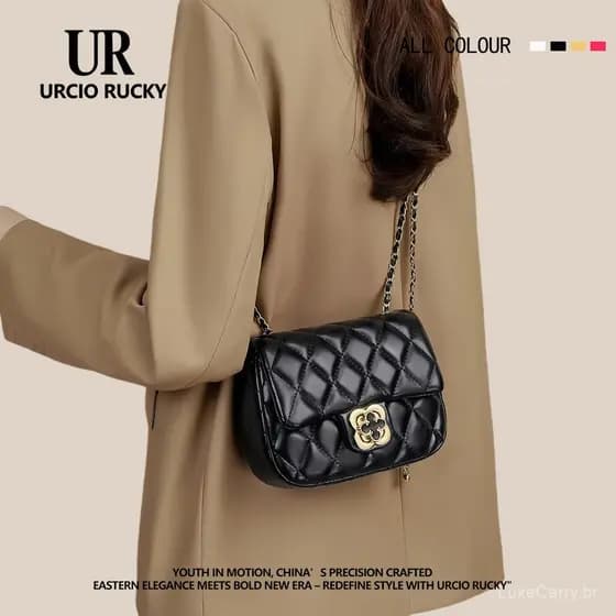 Bolsa de corrente preta com pequenos detalhes dourados, marca URCIO RUCKY, modelo feminino, bolsa transversal multifunci