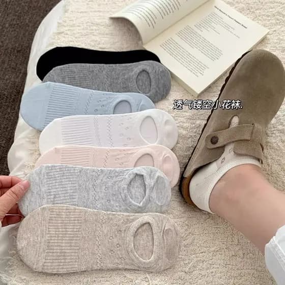 Meias de flores pequenas ocas respiráveis ~ estilo balé série miu versão coreana meias de barco femininas brancas verão