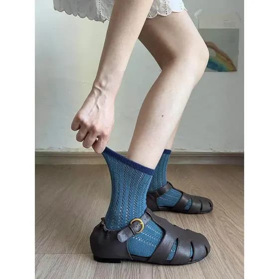 Um par de meias estilo francês sentimento jovem ~ estilo retrô!Cor de verão combinando meias respiráveis ocas finas simp
