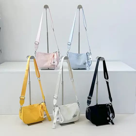 Bolsa mensageiro feminina leve, estilo casual para o dia a dia, bolsa de ombro em formato de meia-lua feita de nylon. JO