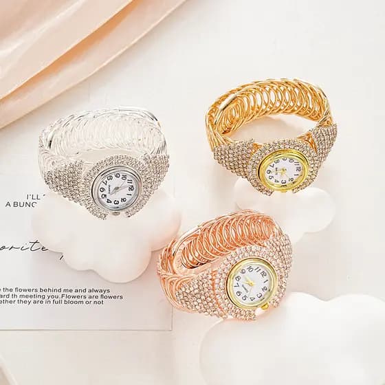 Novo relógio feminino com decoração de diamantes, relógio feminino elegante, relógio de quartzo casual versátil, relógio