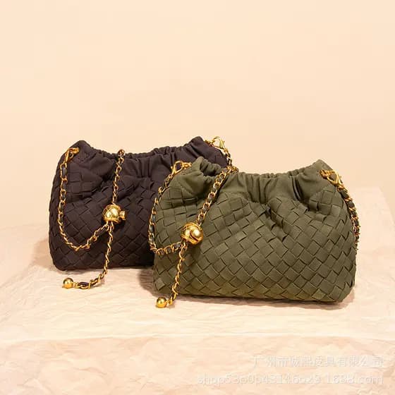 Novo tecido Retro High-End plissado nuvem saco cordão Crossbody balde corrente