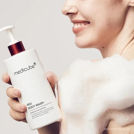 Medicube Red Body Wash 14.10 fl oz, limpador hidratante com valor de pH, contém ácido salicílico, ácido lático, niacinam
