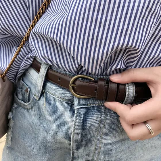 Novo Cinto Fino de Metal com Fivela para Mulheres, Cinto de Cintura Ajustável e Minimalista, Estilo Universitário Elegan