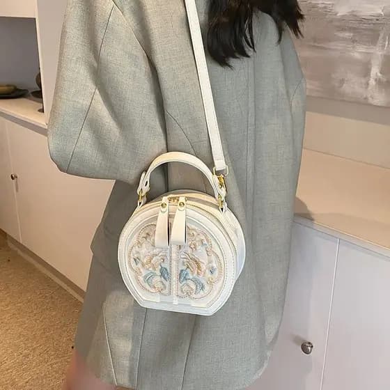 Nova bolsa redonda pequena de estilo chinês, modelo 2025, com costura e bordado, bolsa transversal super popular.