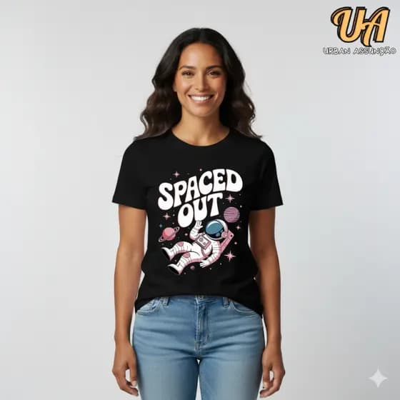 Camiseta Feminina Unissex Estilo Streetwear Space Out Plus Size e Oversized - 100% Algodão Premium Muito Macia