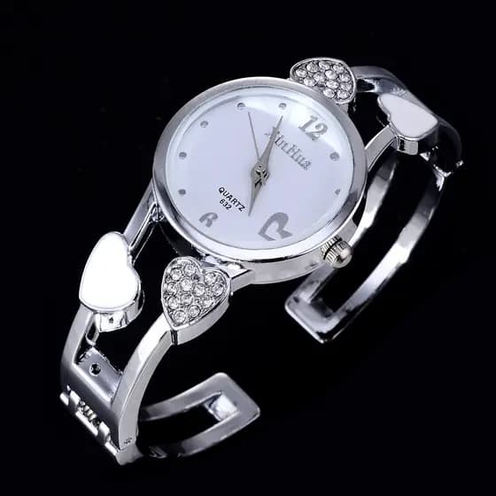 Xinhua Relógio De Pulso Feminino Com Pulseira De Aço Inoxidável Com Formato De Coração / Flor