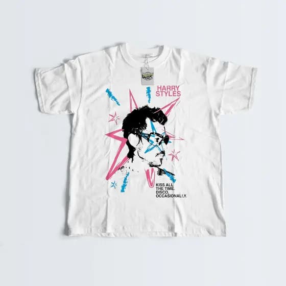 CAMISETA - HARRY STYLES - KISS ALL THE TIME DISCO OCCASIONALLY - TOGETHER TOGETHER TOUR - 100% ALGODÃO + BRINDES