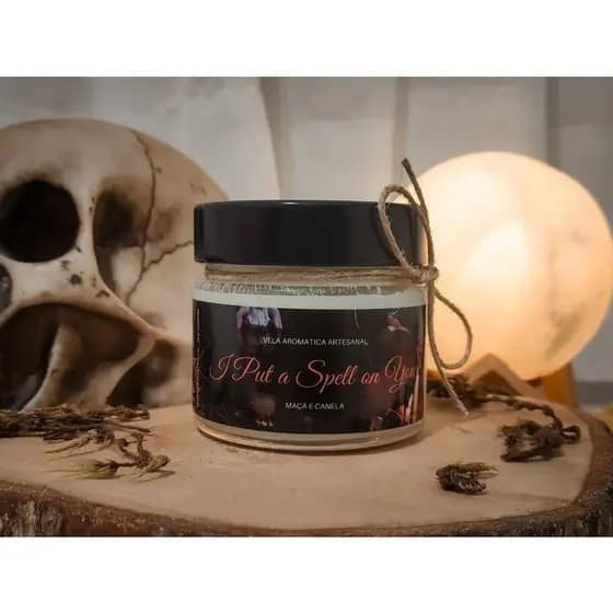 Vela Aromática | I Put a Spell on You | Maçã e Canela | 160 gramas | Witch | Mística | Cera de Coco | Vegetal