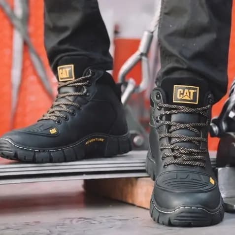 Bota CAT Masculina Coturno Preto Palmilha Borracha Alta Densidade Couro Sintético Promoção 38 ao 46