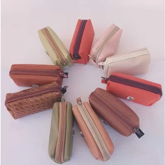 MINI NECESSAIRE, BOLSA- PORTA MOEDA, BATON,MAQUIAGEM LUXO COURO SINTETICO COLORIDA