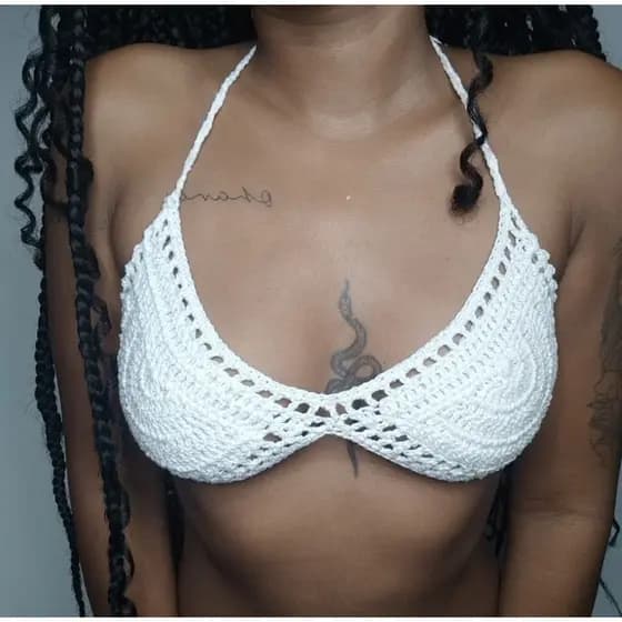 Top em crochê forrado tendência moda feminina