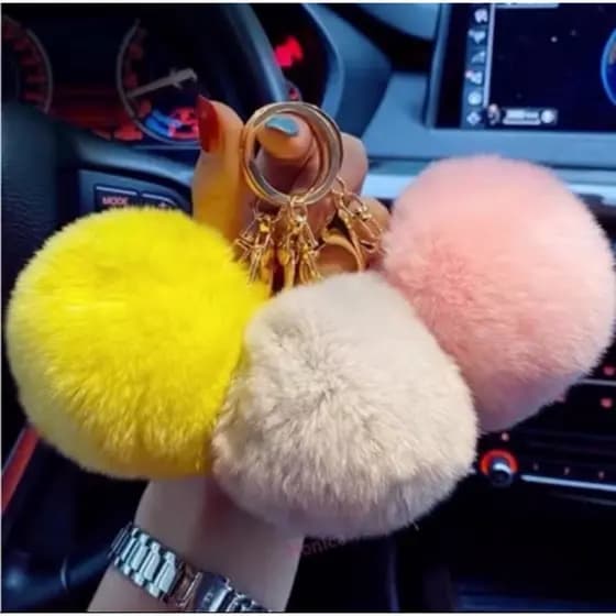 Chaveiro Pompom Grande Felpudo Pelúcia cor a escolher
