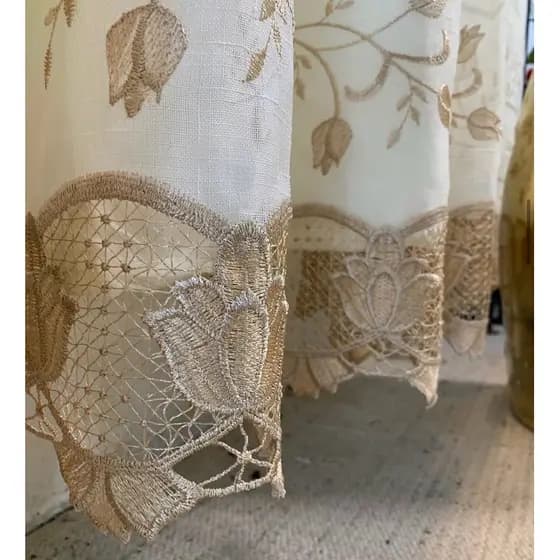 Cortina em Linho com Renda em Guippir 4,00m(L) x 2,70m(A) e 6 metros de largura