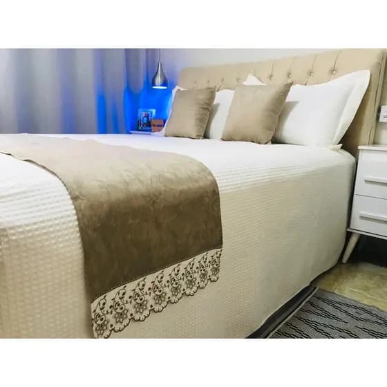 Peseira Xale suede Bordado Richilieu tamanho King Size Linda decoração