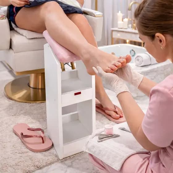 Suporte de Pé ou Perna Com Prateleiras Para Esmaltes e Motor Nails