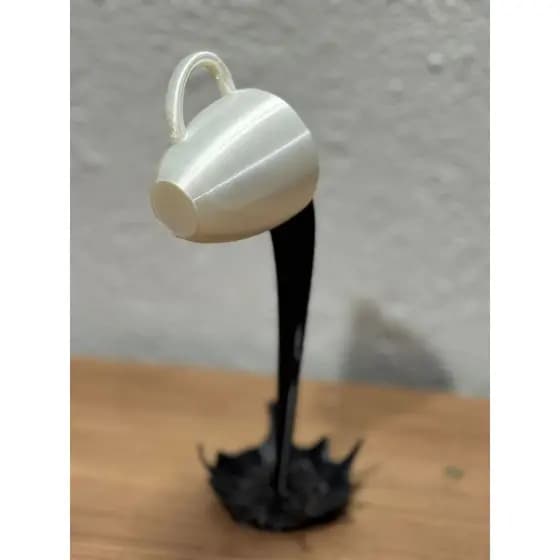 Xícara Flutua Decorativo casa - xícara com café derramando