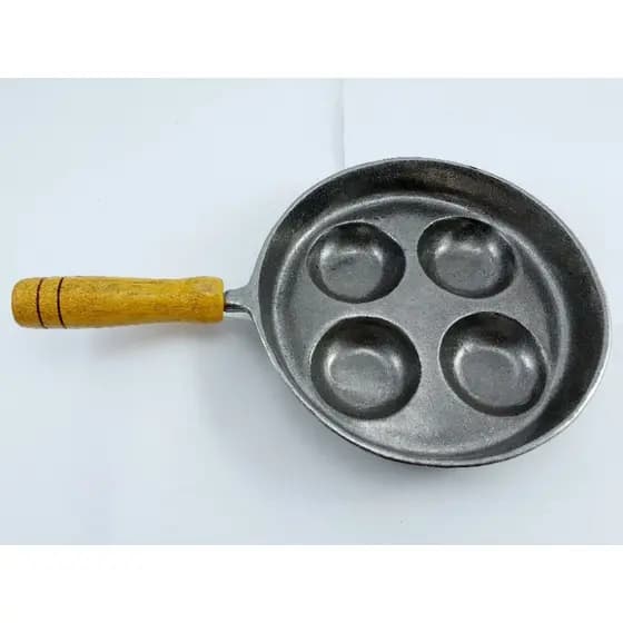 Frigideira de 4 ovos em alumínio batido/ fundido