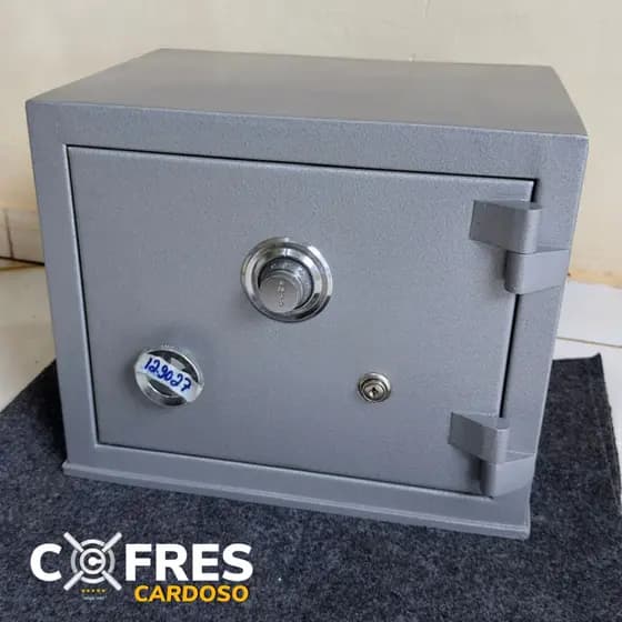 Cofre De Segurança De 30cm Concretado Armamento Armas Curtas