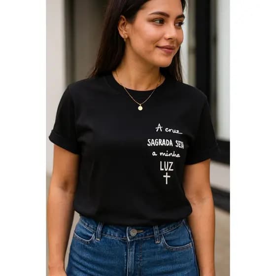 T SHIRT Feminina “ A cruz sagrada seja minha luz “ Camiseta Oração católica de São Bento Blusa 100% Algodão Premium