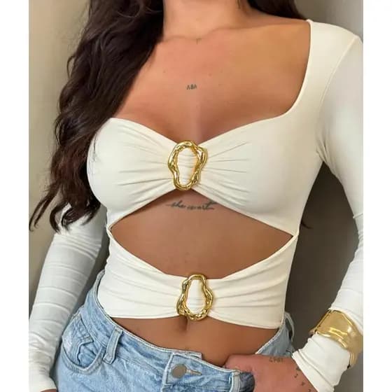 Body Manga Longa com Decote Argola Assimetrica Fivela Dourada Suplex Moda Feminina Tendencia 2025