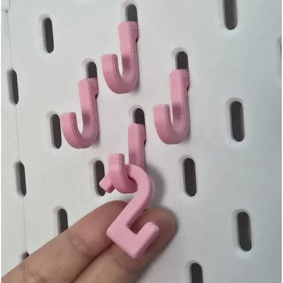 Ganchos Diversos para Pegboard Compatíveis com padrão IKEA SKADIS - Variedade de modelos e cores
