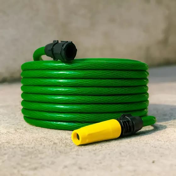 Mangueira de Jardim 25 m PVC Reforçada 1/2 pol. com Esguicho Regulável