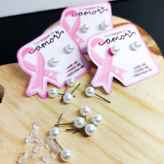 Kit com 50 brincos pérola + tag outubro rosa mimo para cliente lembrancinha/ mimo
