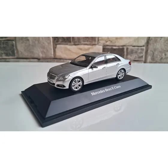 Miniatura Mercedes-benz E-klasse W212 Limousine Shuco 1/43