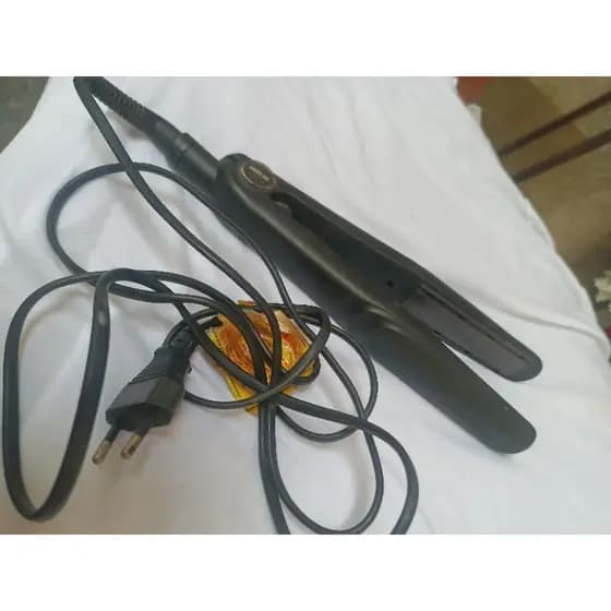 prancha de cabelo para modelar o cabelo e alisar