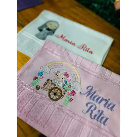 Toalhinha de Boca Bordada Personalizada com nome e tema