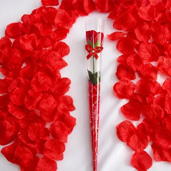 Kit Romântico com 1 Rosa Artificial Vermelha + 100 Pétalas Decorativas
