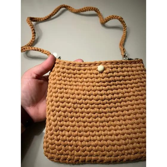 Bolsa lateral em crohe fio de malha