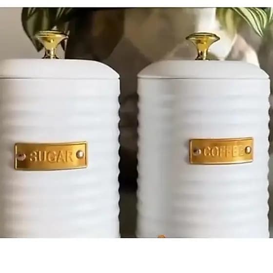 KIT PORTA CAFÉ E PORTA AÇÚCAR LUXO COFEE SUGGAR DE METAL C/ TAMPA FRISO BRANCO /DOURADO-PARAMOUNT